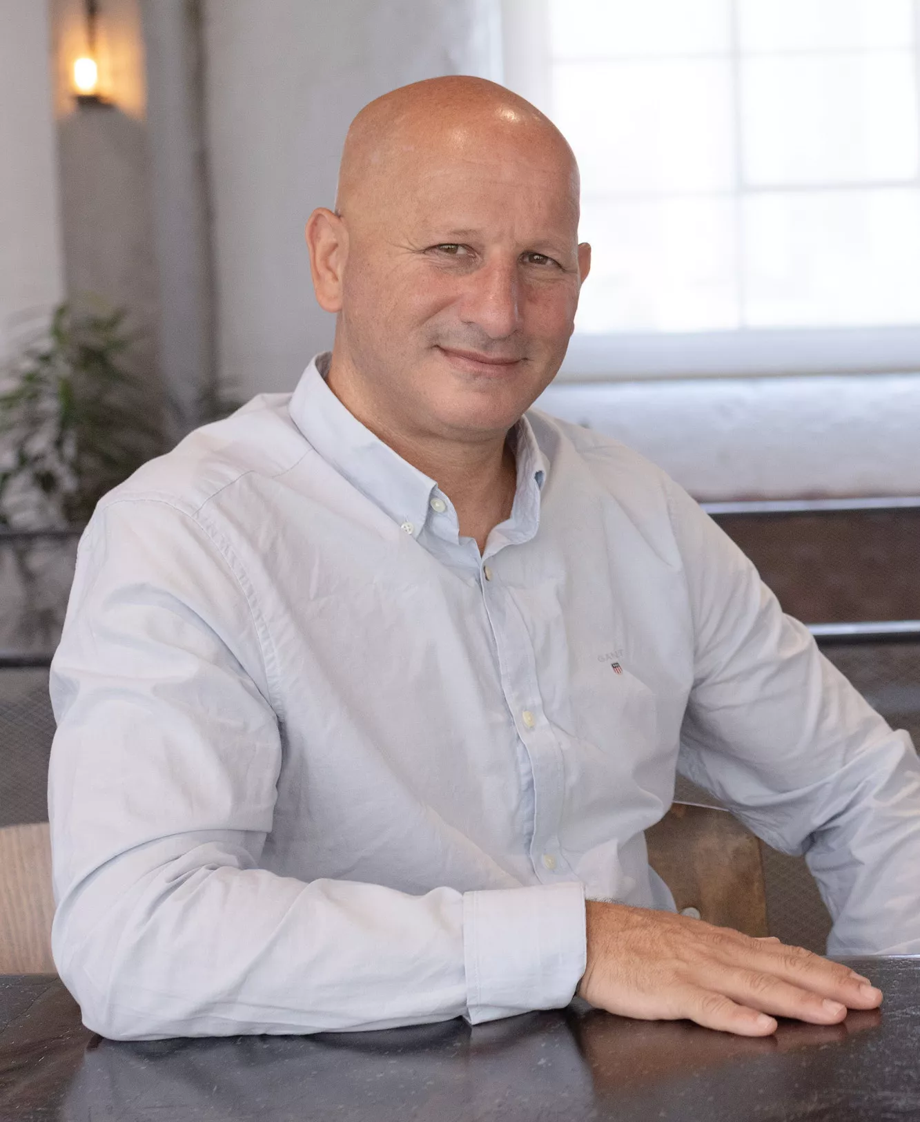 Kobi Bendelak sitting at a desk