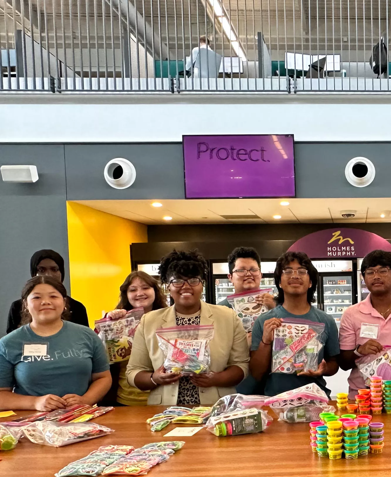 A group of DiscoverYou students volunteering